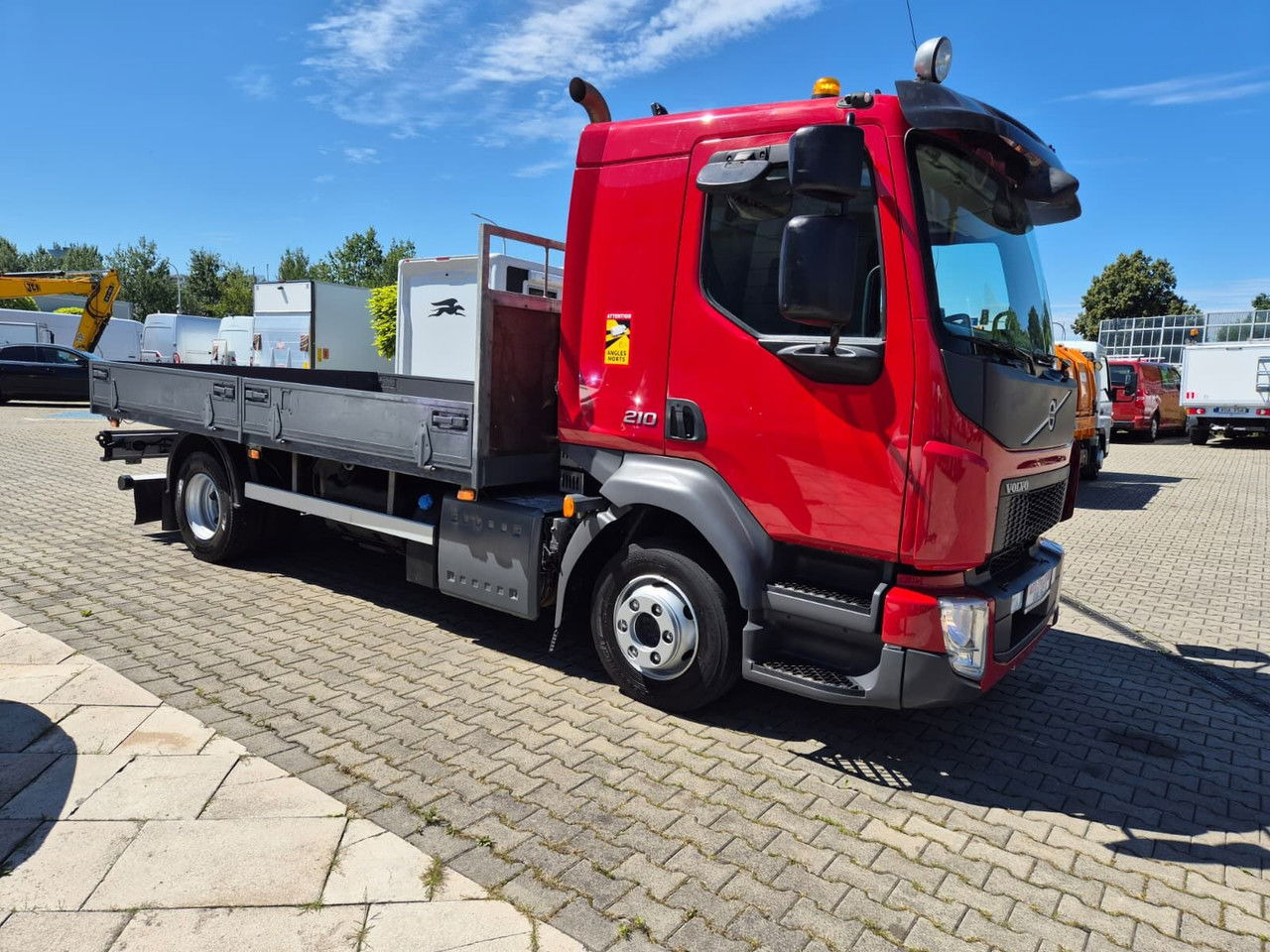 Volvo FL 210 1 Owner / LOW KM / Fassi - Lava-kuorma-auto, Nosturiauto: kuva Volvo FL 210 1 Owner / LOW KM / Fassi - Lava-kuorma-auto, Nosturiauto Volvo FL 210 1 Owner / LOW KM / Fassi - Lava-kuorma-auto, Nosturiauto: kuva Volvo FL 210 1 Owner / LOW KM / Fassi - Lava-kuorma-auto, Nosturiauto