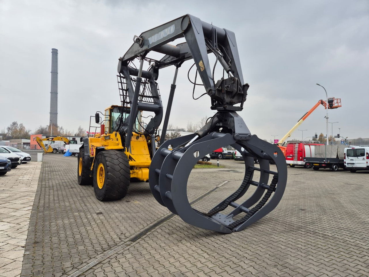 Volvo L180 E - Pyöräkuormaaja: kuva Volvo L180 E - Pyöräkuormaaja Volvo L180 E - Pyöräkuormaaja: kuva Volvo L180 E - Pyöräkuormaaja