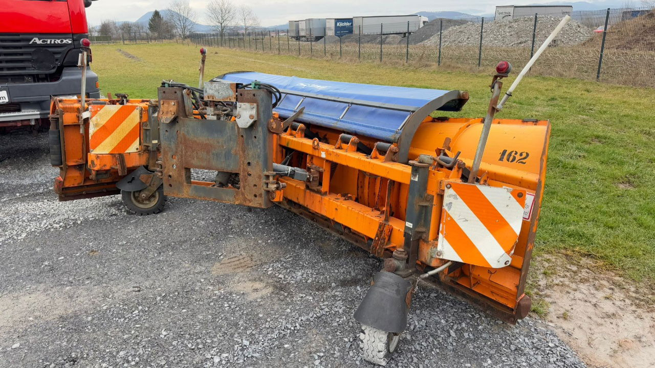 Diversen Front Snow Plow - 4.1M - Lumiaura: kuva Diversen Front Snow Plow - 4.1M - Lumiaura Diversen Front Snow Plow - 4.1M - Lumiaura: kuva Diversen Front Snow Plow - 4.1M - Lumiaura