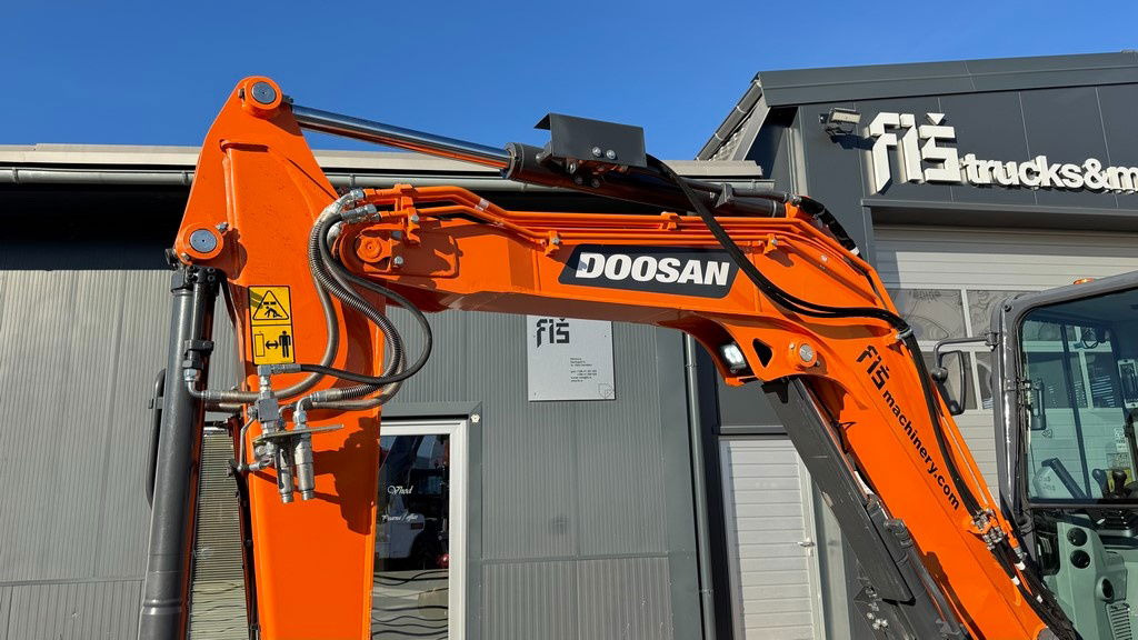 Doosan DX50Z-7 - Powertilt - 2022 Year - 330 Working Hours - Minikuormaaja: kuva Doosan DX50Z-7 - Powertilt - 2022 Year - 330 Working Hours - Minikuormaaja Doosan DX50Z-7 - Powertilt - 2022 Year - 330 Working Hours - Minikuormaaja: kuva Doosan DX50Z-7 - Powertilt - 2022 Year - 330 Working Hours - Minikuormaaja