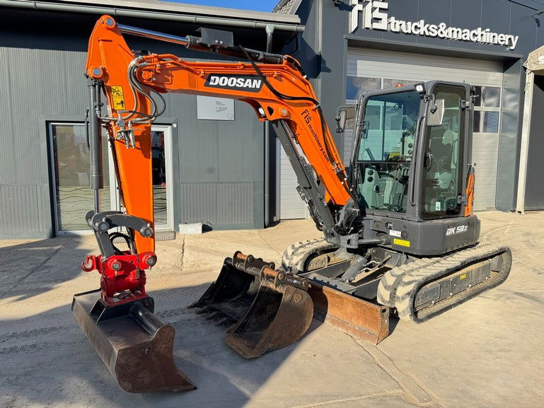 Doosan DX50Z-7 - Powertilt - 2022 Year - 330 Working Hours - Minikuormaaja: kuva Doosan DX50Z-7 - Powertilt - 2022 Year - 330 Working Hours - Minikuormaaja Doosan DX50Z-7 - Powertilt - 2022 Year - 330 Working Hours - Minikuormaaja: kuva Doosan DX50Z-7 - Powertilt - 2022 Year - 330 Working Hours - Minikuormaaja