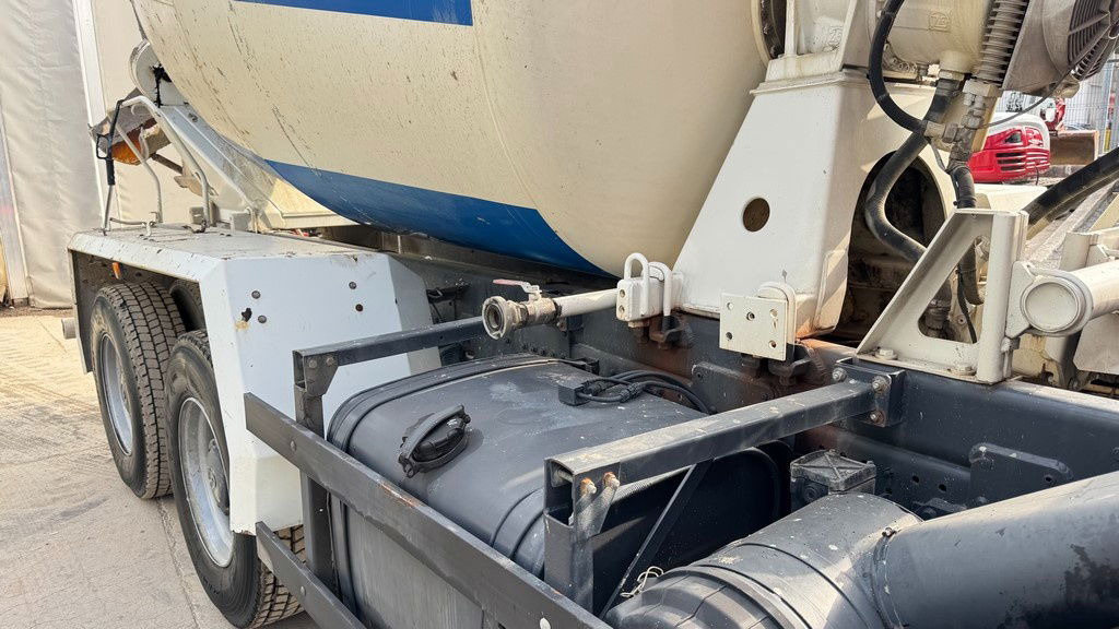 MAN FE 410A 6x4 mixer - 7m3 - euro 3 - Betoniauto: kuva MAN FE 410A 6x4 mixer - 7m3 - euro 3 - Betoniauto MAN FE 410A 6x4 mixer - 7m3 - euro 3 - Betoniauto: kuva MAN FE 410A 6x4 mixer - 7m3 - euro 3 - Betoniauto