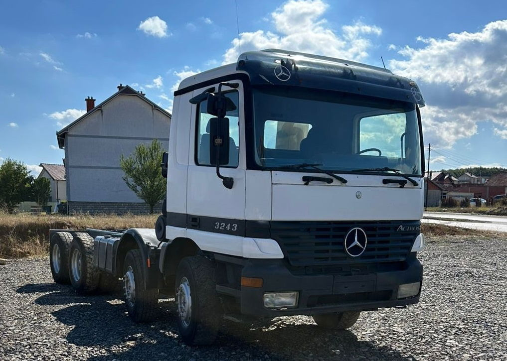 Mercedes-Benz Actros 3243 8x4 chassis - Kuorma-auto alusta: kuva Mercedes-Benz Actros 3243 8x4 chassis - Kuorma-auto alusta Mercedes-Benz Actros 3243 8x4 chassis - Kuorma-auto alusta: kuva Mercedes-Benz Actros 3243 8x4 chassis - Kuorma-auto alusta