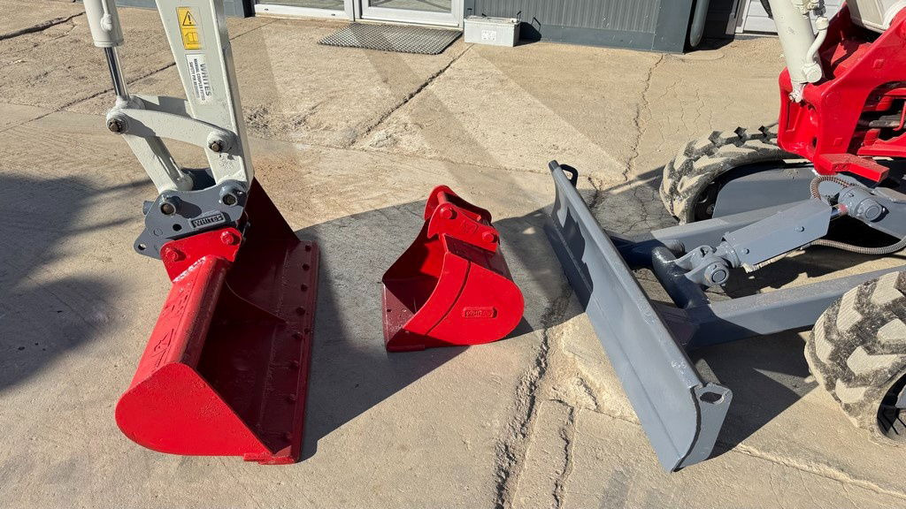 Takeuchi TB230 - 2019 Year - 2435 Hours - 2X Buckets - NEW Tracks - Minikuormaaja: kuva Takeuchi TB230 - 2019 Year - 2435 Hours - 2X Buckets - NEW Tracks - Minikuormaaja Takeuchi TB230 - 2019 Year - 2435 Hours - 2X Buckets - NEW Tracks - Minikuormaaja: kuva Takeuchi TB230 - 2019 Year - 2435 Hours - 2X Buckets - NEW Tracks - Minikuormaaja