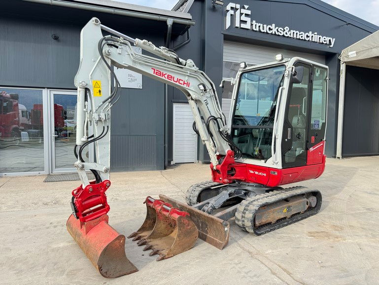 Takeuchi TB230 - Powertilt - 3X Buckets - 2021 Year - TOP - Minikuormaaja: kuva  Takeuchi TB230 - Powertilt - 3X Buckets - 2021 Year - TOP - Minikuormaaja Takeuchi TB230 - Powertilt - 3X Buckets - 2021 Year - TOP - Minikuormaaja: kuva  Takeuchi TB230 - Powertilt - 3X Buckets - 2021 Year - TOP - Minikuormaaja