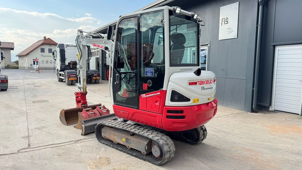Takeuchi TB230 - Powertilt - 3X Buckets - 2021 Year - TOP - Minikuormaaja: kuva  Takeuchi TB230 - Powertilt - 3X Buckets - 2021 Year - TOP - Minikuormaaja Takeuchi TB230 - Powertilt - 3X Buckets - 2021 Year - TOP - Minikuormaaja: kuva  Takeuchi TB230 - Powertilt - 3X Buckets - 2021 Year - TOP - Minikuormaaja