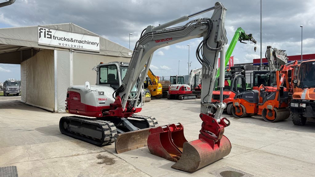 Takeuchi TB290-2 - 2022 Year - 820 Hours - Powertilt - Minikuormaaja: kuva  Takeuchi TB290-2 - 2022 Year - 820 Hours - Powertilt - Minikuormaaja Takeuchi TB290-2 - 2022 Year - 820 Hours - Powertilt - Minikuormaaja: kuva  Takeuchi TB290-2 - 2022 Year - 820 Hours - Powertilt - Minikuormaaja