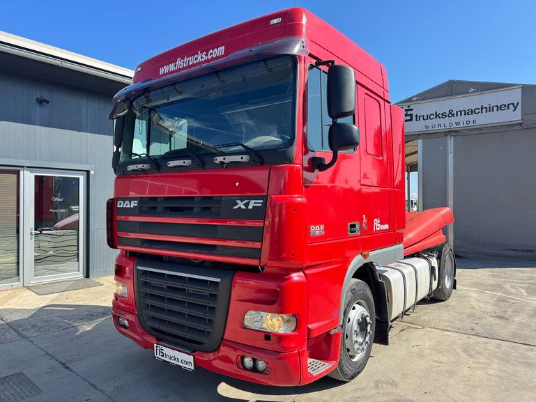 DAF XF 105.460 4x2 tractor unit - tipp. hydr. - Vetopöytäauto: kuva DAF XF 105.460 4x2 tractor unit - tipp. hydr. - Vetopöytäauto DAF XF 105.460 4x2 tractor unit - tipp. hydr. - Vetopöytäauto: kuva DAF XF 105.460 4x2 tractor unit - tipp. hydr. - Vetopöytäauto