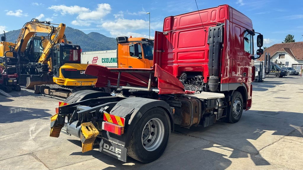 DAF XF 105.460 4x2 tractor unit - tipp. hydr. - Vetopöytäauto: kuva DAF XF 105.460 4x2 tractor unit - tipp. hydr. - Vetopöytäauto DAF XF 105.460 4x2 tractor unit - tipp. hydr. - Vetopöytäauto: kuva DAF XF 105.460 4x2 tractor unit - tipp. hydr. - Vetopöytäauto