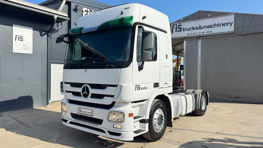 Mercedes-Benz Actros 1841 LS 4x2 tractor unit - retarder - Vetopöytäauto: kuva  Mercedes-Benz Actros 1841 LS 4x2 tractor unit - retarder - Vetopöytäauto Mercedes-Benz Actros 1841 LS 4x2 tractor unit - retarder - Vetopöytäauto: kuva  Mercedes-Benz Actros 1841 LS 4x2 tractor unit - retarder - Vetopöytäauto