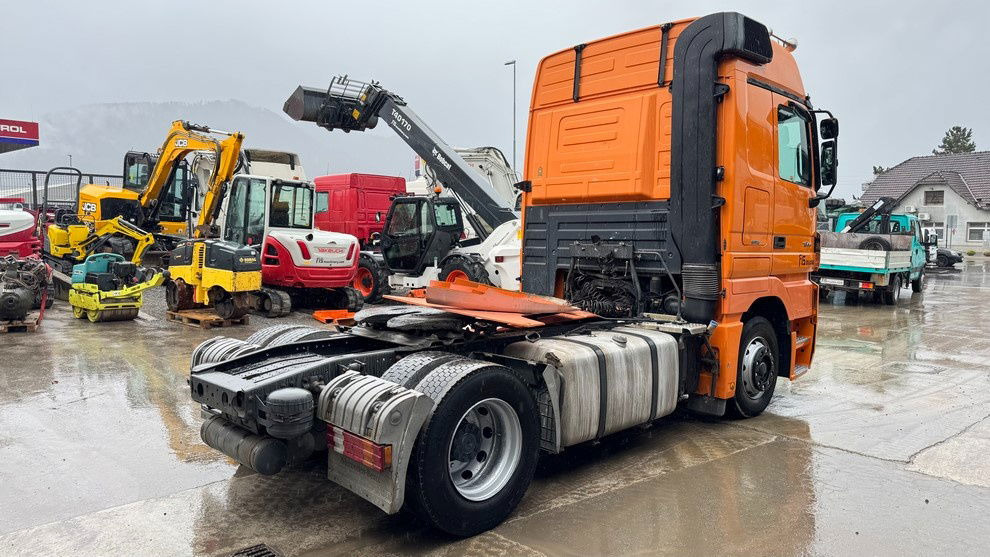 Mercedes-Benz Actros 1844 4x2 - tractor unit - retarder - Vetopöytäauto: kuva Mercedes-Benz Actros 1844 4x2 - tractor unit - retarder - Vetopöytäauto Mercedes-Benz Actros 1844 4x2 - tractor unit - retarder - Vetopöytäauto: kuva Mercedes-Benz Actros 1844 4x2 - tractor unit - retarder - Vetopöytäauto