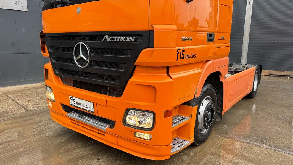 Mercedes-Benz Actros 1844 4x2 - tractor unit - retarder - Vetopöytäauto: kuva Mercedes-Benz Actros 1844 4x2 - tractor unit - retarder - Vetopöytäauto Mercedes-Benz Actros 1844 4x2 - tractor unit - retarder - Vetopöytäauto: kuva Mercedes-Benz Actros 1844 4x2 - tractor unit - retarder - Vetopöytäauto