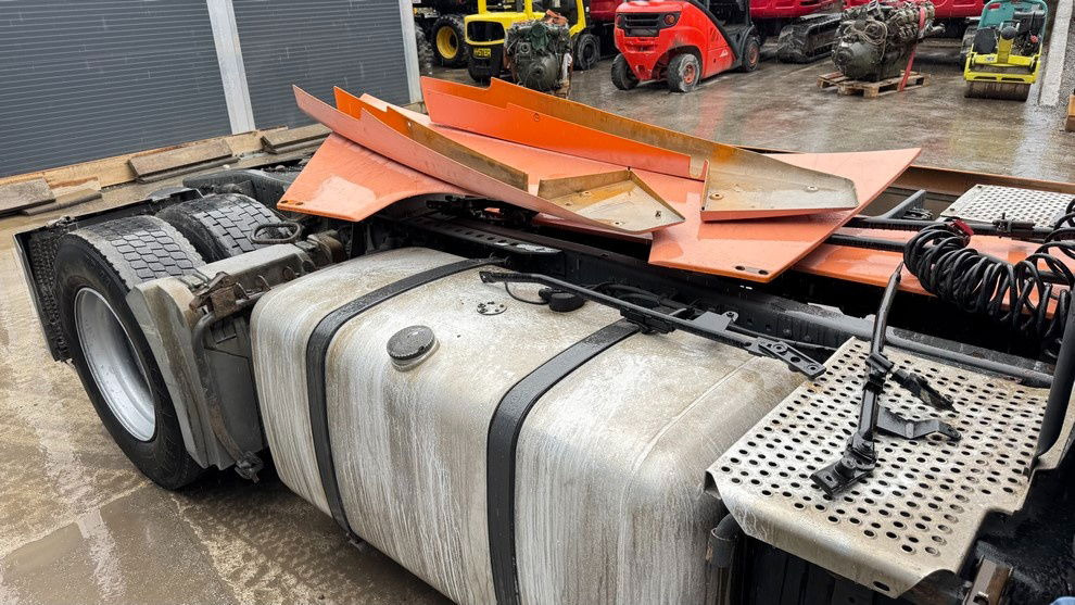 Mercedes-Benz Actros 1844 4x2 - tractor unit - retarder - Vetopöytäauto: kuva Mercedes-Benz Actros 1844 4x2 - tractor unit - retarder - Vetopöytäauto Mercedes-Benz Actros 1844 4x2 - tractor unit - retarder - Vetopöytäauto: kuva Mercedes-Benz Actros 1844 4x2 - tractor unit - retarder - Vetopöytäauto