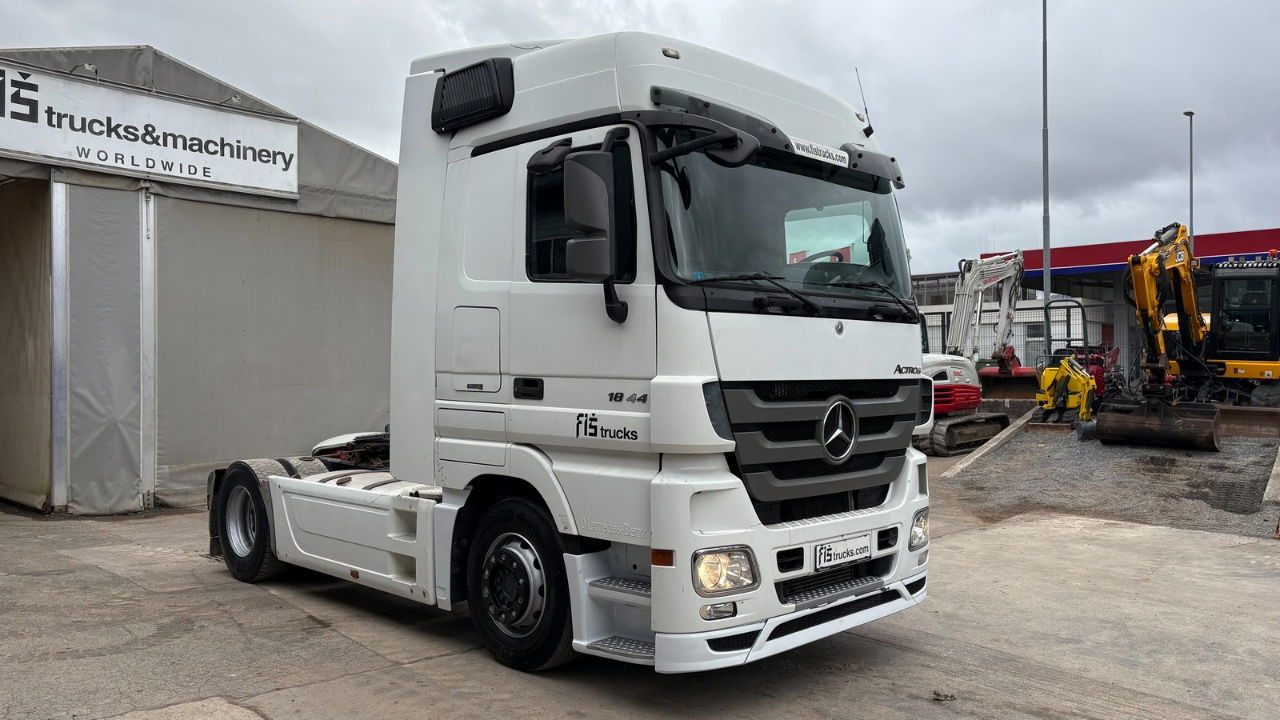 Mercedes-Benz Actros 1844 4x2 - tractor unit - retarder - Vetopöytäauto: kuva Mercedes-Benz Actros 1844 4x2 - tractor unit - retarder - Vetopöytäauto Mercedes-Benz Actros 1844 4x2 - tractor unit - retarder - Vetopöytäauto: kuva Mercedes-Benz Actros 1844 4x2 - tractor unit - retarder - Vetopöytäauto
