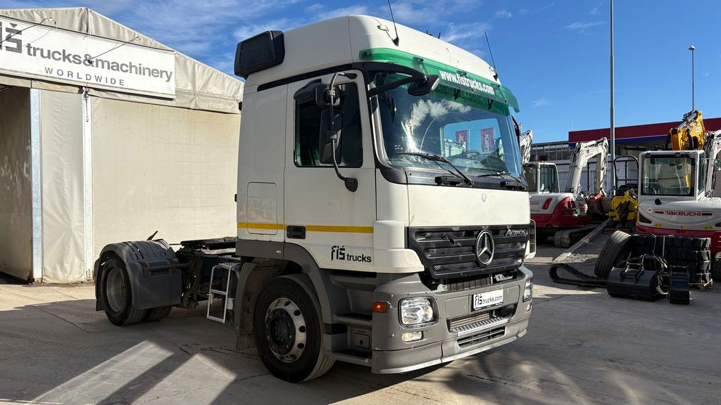Mercedes-Benz Actros 1846 L 4x2 tractor unit - retarder - Vetopöytäauto: kuva Mercedes-Benz Actros 1846 L 4x2 tractor unit - retarder - Vetopöytäauto Mercedes-Benz Actros 1846 L 4x2 tractor unit - retarder - Vetopöytäauto: kuva Mercedes-Benz Actros 1846 L 4x2 tractor unit - retarder - Vetopöytäauto