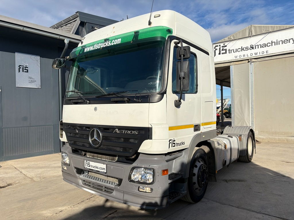 Mercedes-Benz Actros 1846 L 4x2 tractor unit - retarder - Vetopöytäauto: kuva Mercedes-Benz Actros 1846 L 4x2 tractor unit - retarder - Vetopöytäauto Mercedes-Benz Actros 1846 L 4x2 tractor unit - retarder - Vetopöytäauto: kuva Mercedes-Benz Actros 1846 L 4x2 tractor unit - retarder - Vetopöytäauto
