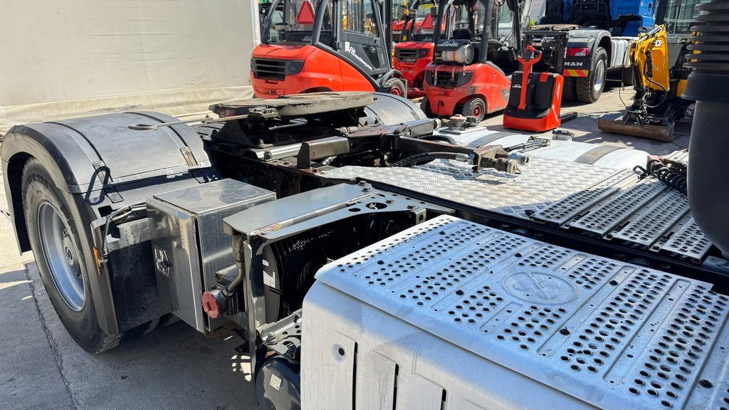 Mercedes-Benz Arocs 1945 HAD 4X4 tractor unit - tipper hydraulics - retarder - Vetopöytäauto: kuva Mercedes-Benz Arocs 1945 HAD 4X4 tractor unit - tipper hydraulics - retarder - Vetopöytäauto Mercedes-Benz Arocs 1945 HAD 4X4 tractor unit - tipper hydraulics - retarder - Vetopöytäauto: kuva Mercedes-Benz Arocs 1945 HAD 4X4 tractor unit - tipper hydraulics - retarder - Vetopöytäauto