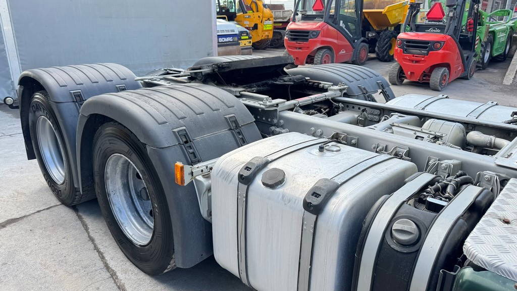Scania R 620 V8 6x2 tractor unit - retarder - lifting axle - Vetopöytäauto: kuva Scania R 620 V8 6x2 tractor unit - retarder - lifting axle - Vetopöytäauto Scania R 620 V8 6x2 tractor unit - retarder - lifting axle - Vetopöytäauto: kuva Scania R 620 V8 6x2 tractor unit - retarder - lifting axle - Vetopöytäauto
