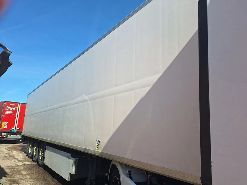 Krone SD*27/B - Refrigeraattori puoliperävaunu: kuva Krone SD*27/B - Refrigeraattori puoliperävaunu Krone SD*27/B - Refrigeraattori puoliperävaunu: kuva Krone SD*27/B - Refrigeraattori puoliperävaunu