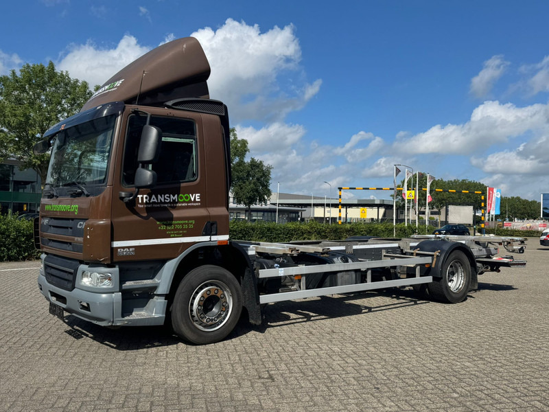 DAF CF65 220 - Konttialus/ Vaihtokuormatilat kuorma-auto: kuva DAF CF65 220 - Konttialus/ Vaihtokuormatilat kuorma-auto DAF CF65 220 - Konttialus/ Vaihtokuormatilat kuorma-auto: kuva DAF CF65 220 - Konttialus/ Vaihtokuormatilat kuorma-auto