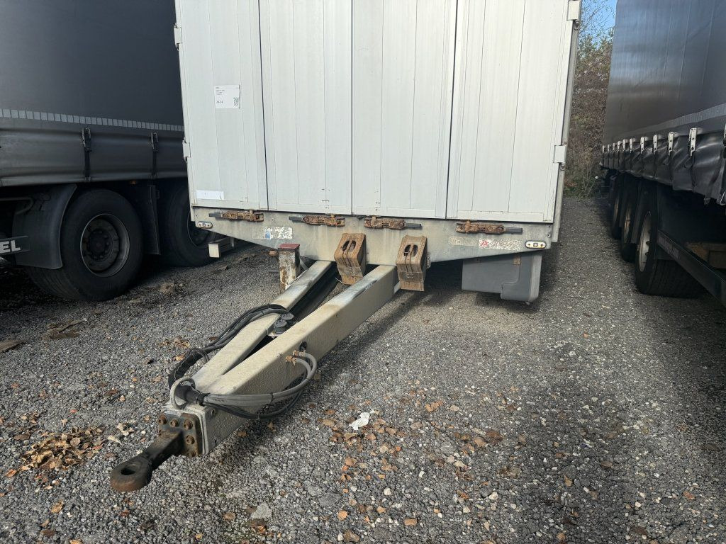 Agrikom - Pressukapelliperävaunu: kuva  Agrikom - Pressukapelliperävaunu Agrikom - Pressukapelliperävaunu: kuva  Agrikom - Pressukapelliperävaunu