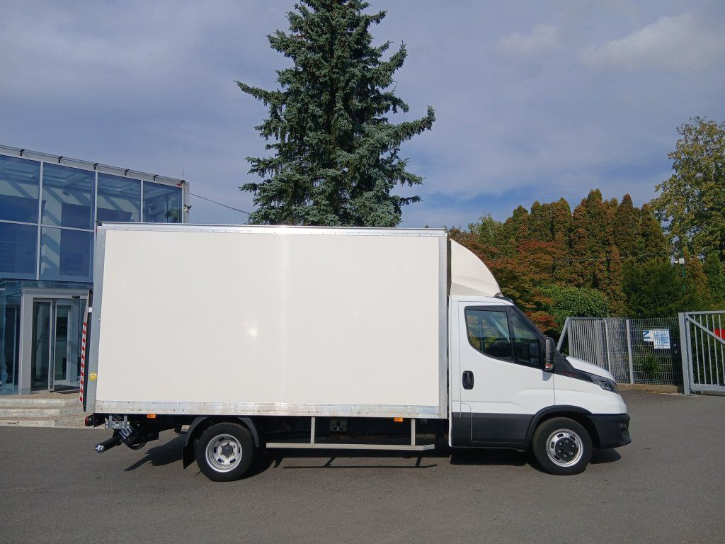 Iveco 35C16 Daily 3,0l - Jakeluauto: kuva  Iveco 35C16 Daily 3,0l - Jakeluauto Iveco 35C16 Daily 3,0l - Jakeluauto: kuva  Iveco 35C16 Daily 3,0l - Jakeluauto