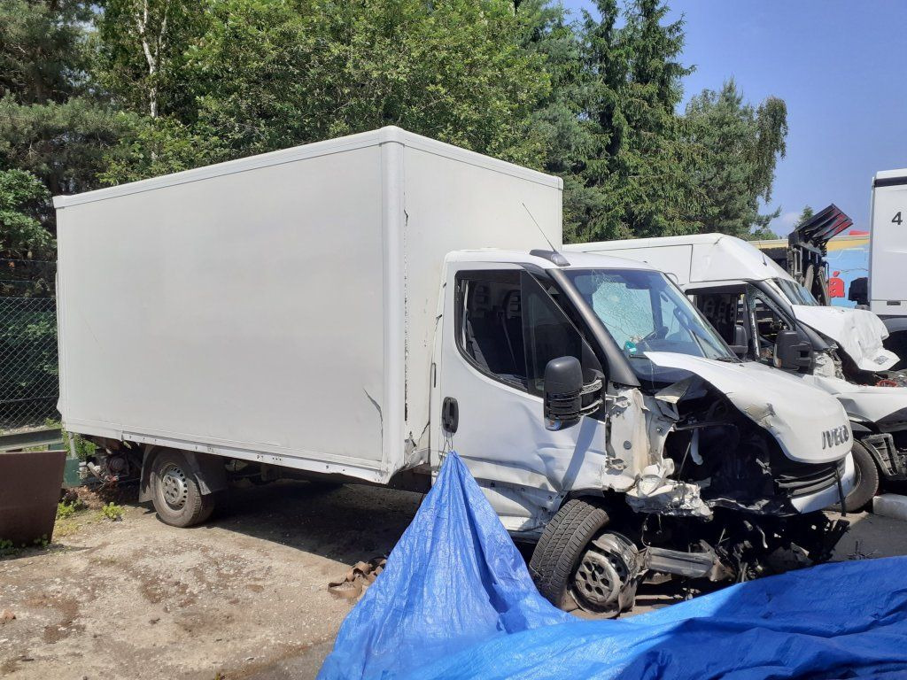 Iveco Daily 35S16 mit LBW DAMAGED - Jakeluauto: kuva Iveco Daily 35S16 mit LBW DAMAGED - Jakeluauto Iveco Daily 35S16 mit LBW DAMAGED - Jakeluauto: kuva Iveco Daily 35S16 mit LBW DAMAGED - Jakeluauto