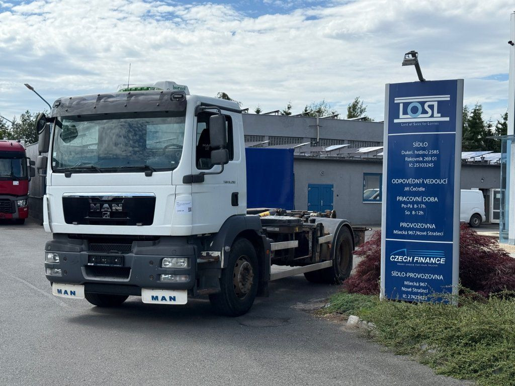 MAN TGM18.290 EURO 5 - Kippiauto kuorma-auto: kuva MAN TGM18.290 EURO 5 - Kippiauto kuorma-auto MAN TGM18.290 EURO 5 - Kippiauto kuorma-auto: kuva MAN TGM18.290 EURO 5 - Kippiauto kuorma-auto