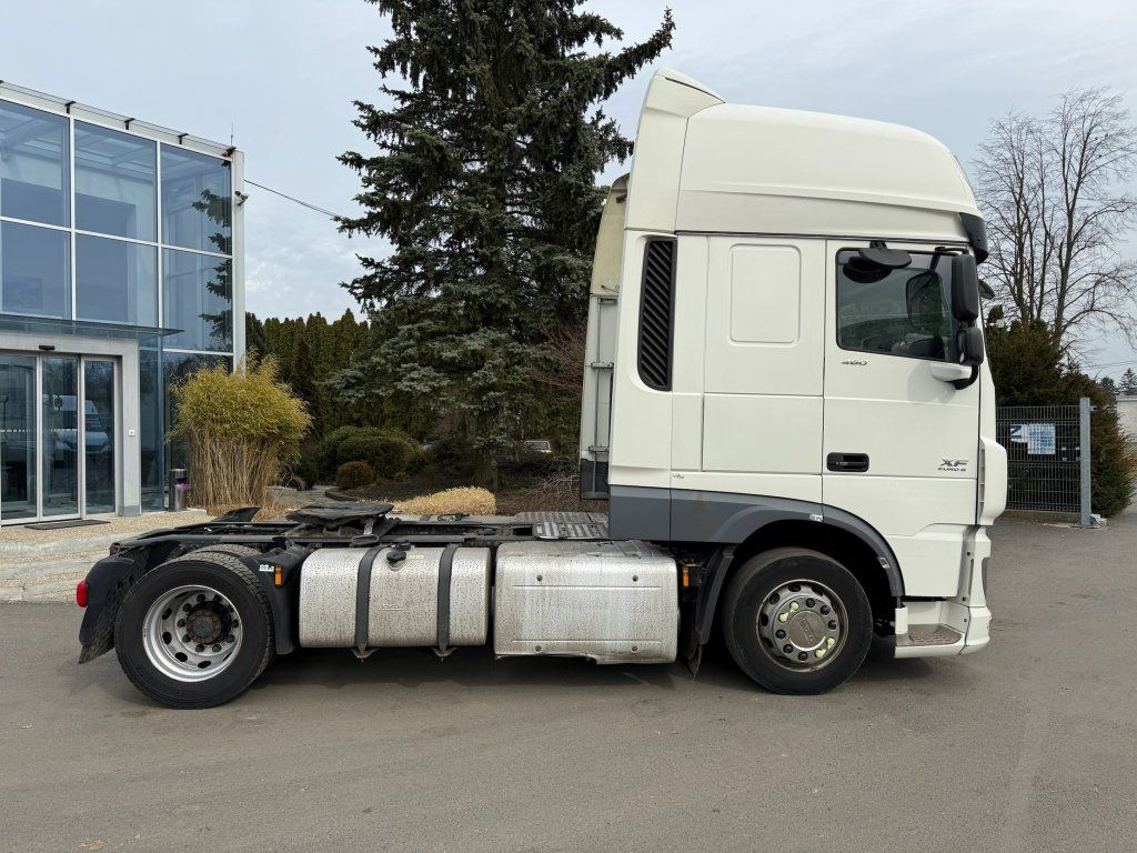 DAF XF460 EURO 6 MEGA/lowdeck - Vetopöytäauto: kuva  DAF XF460 EURO 6 MEGA/lowdeck - Vetopöytäauto DAF XF460 EURO 6 MEGA/lowdeck - Vetopöytäauto: kuva  DAF XF460 EURO 6 MEGA/lowdeck - Vetopöytäauto