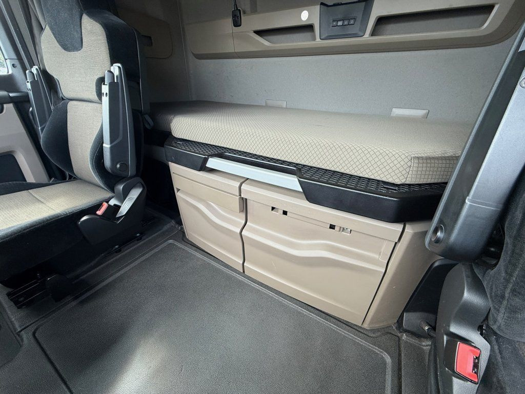 Vetopöytäauto MAN TGX18.510 EURO 6 Retarder: kuva Vetopöytäauto MAN TGX18.510 EURO 6 Retarder Vetopöytäauto MAN TGX18.510 EURO 6 Retarder: kuva Vetopöytäauto MAN TGX18.510 EURO 6 Retarder