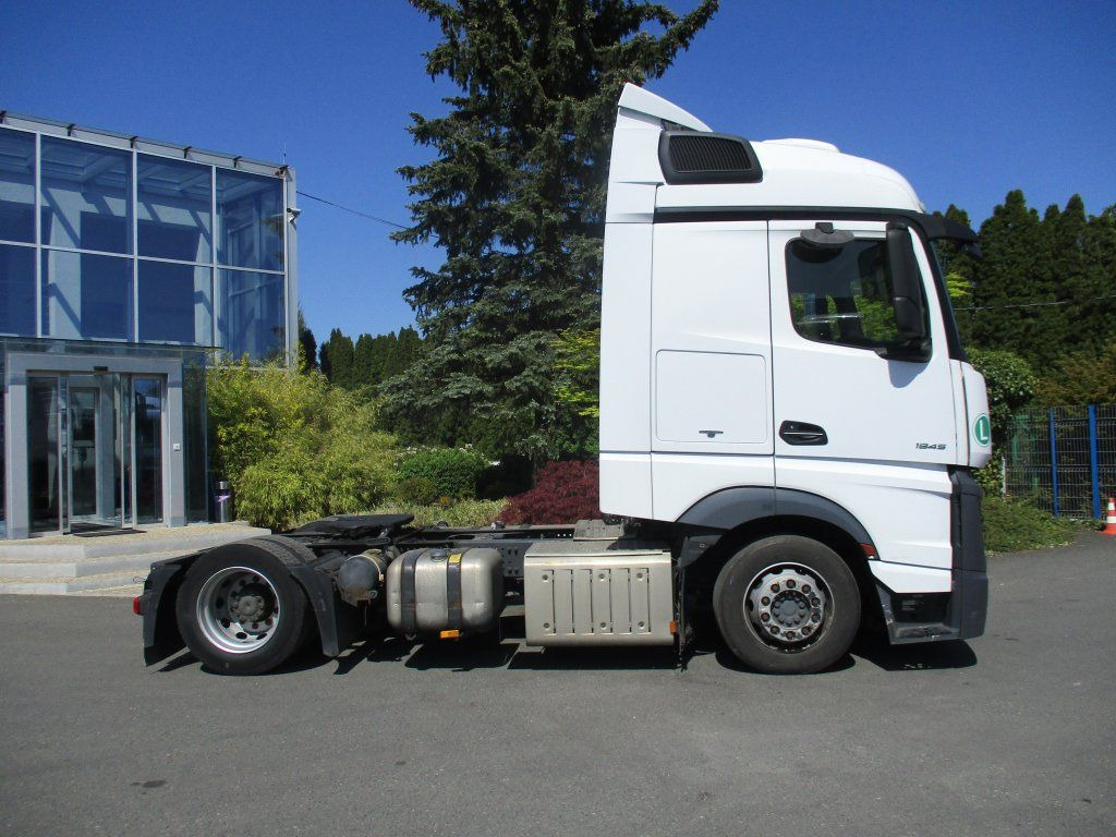 Mercedes-Benz 1845 Actros EURO 6 MEGA/lowdeck - Vetopöytäauto: kuva Mercedes-Benz 1845 Actros EURO 6 MEGA/lowdeck - Vetopöytäauto Mercedes-Benz 1845 Actros EURO 6 MEGA/lowdeck - Vetopöytäauto: kuva Mercedes-Benz 1845 Actros EURO 6 MEGA/lowdeck - Vetopöytäauto