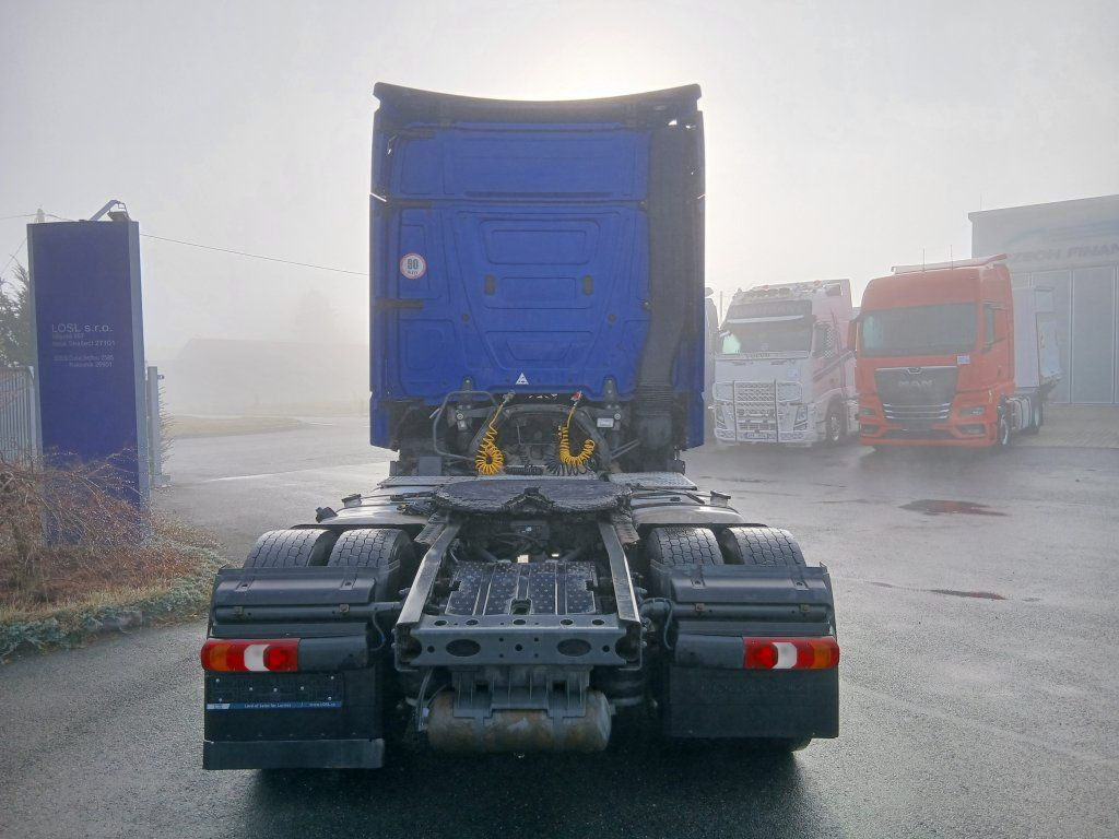 Mercedes-Benz 1845 Actros EURO 6 - Vetopöytäauto: kuva Mercedes-Benz 1845 Actros EURO 6 - Vetopöytäauto Mercedes-Benz 1845 Actros EURO 6 - Vetopöytäauto: kuva Mercedes-Benz 1845 Actros EURO 6 - Vetopöytäauto