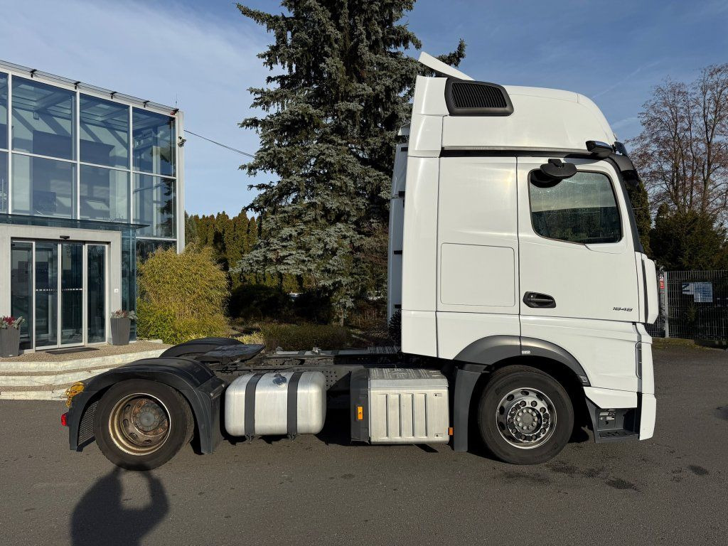 Mercedes-Benz 1848 Actros Gigaspace MEGA/lowdeck NEW TACHO - Vetopöytäauto: kuva Mercedes-Benz 1848 Actros Gigaspace MEGA/lowdeck NEW TACHO - Vetopöytäauto Mercedes-Benz 1848 Actros Gigaspace MEGA/lowdeck NEW TACHO - Vetopöytäauto: kuva Mercedes-Benz 1848 Actros Gigaspace MEGA/lowdeck NEW TACHO - Vetopöytäauto