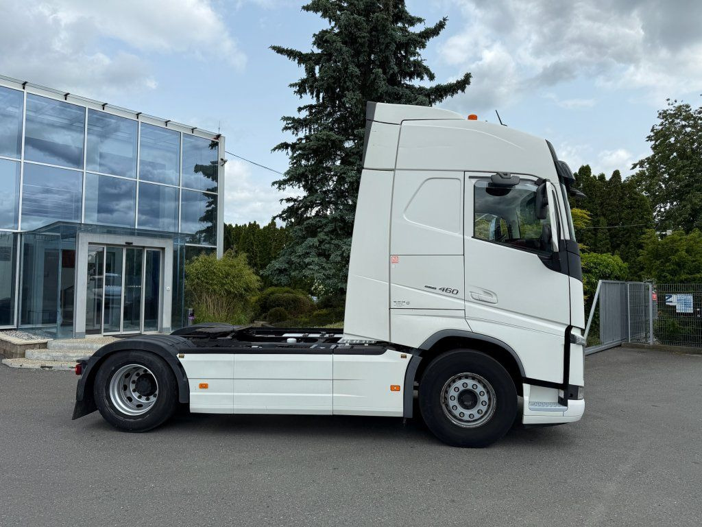 Volvo FH460 EURO 6 ADR - Vetopöytäauto: kuva  Volvo FH460 EURO 6 ADR - Vetopöytäauto Volvo FH460 EURO 6 ADR - Vetopöytäauto: kuva  Volvo FH460 EURO 6 ADR - Vetopöytäauto