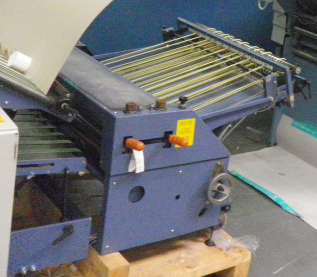 DESTA BAS-FSA 700 - combinable pressing unit with vertical stack delivery - Taittokone: kuva DESTA BAS-FSA 700 - combinable pressing unit with vertical stack delivery - Taittokone DESTA BAS-FSA 700 - combinable pressing unit with vertical stack delivery - Taittokone: kuva DESTA BAS-FSA 700 - combinable pressing unit with vertical stack delivery - Taittokone