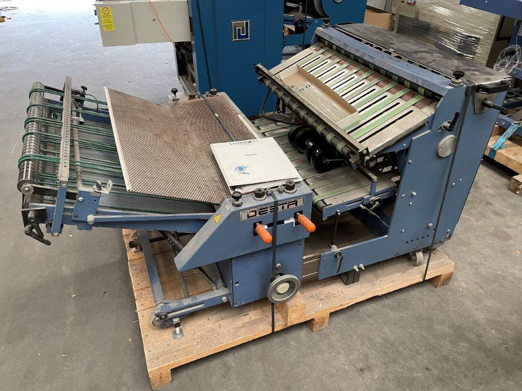 DESTA BAS-FSA 700 - combinable pressing unit with vertical stack delivery from 2006 - Taittokone: kuva DESTA BAS-FSA 700 - combinable pressing unit with vertical stack delivery from 2006 - Taittokone DESTA BAS-FSA 700 - combinable pressing unit with vertical stack delivery from 2006 - Taittokone: kuva DESTA BAS-FSA 700 - combinable pressing unit with vertical stack delivery from 2006 - Taittokone