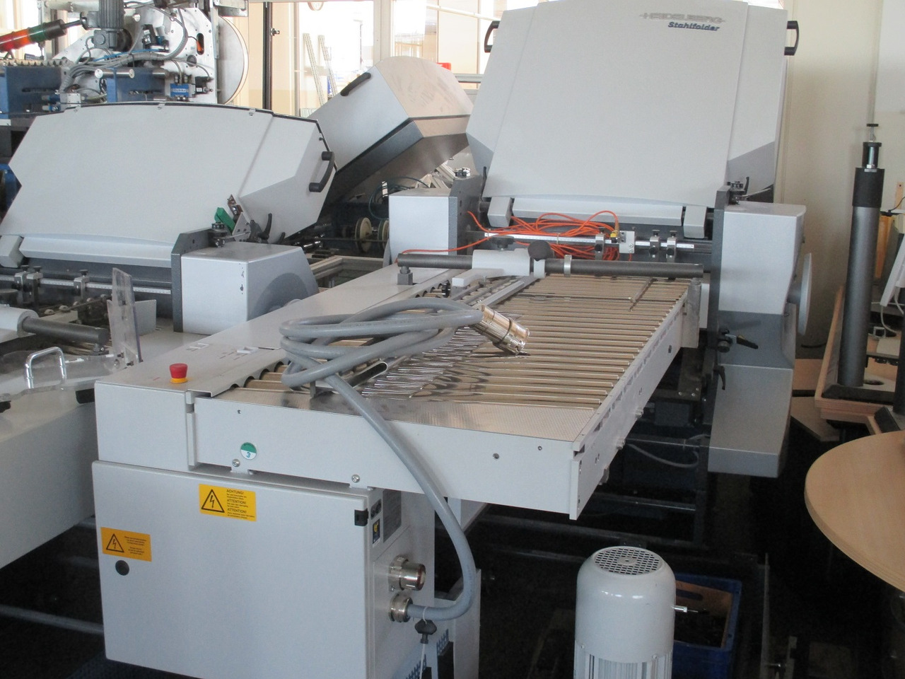 Heidelberg Stahlfolder PFH-82 pallet feeder with SSP-82 slitter shaft station - Taittokone: kuva Heidelberg Stahlfolder PFH-82 pallet feeder with SSP-82 slitter shaft station - Taittokone Heidelberg Stahlfolder PFH-82 pallet feeder with SSP-82 slitter shaft station - Taittokone: kuva Heidelberg Stahlfolder PFH-82 pallet feeder with SSP-82 slitter shaft station - Taittokone