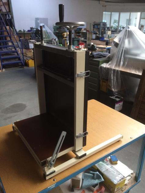 Müro 5000 A3 TM table top block gluing press - Kampasidontalaite: kuva Müro 5000 A3 TM table top block gluing press - Kampasidontalaite Müro 5000 A3 TM table top block gluing press - Kampasidontalaite: kuva Müro 5000 A3 TM table top block gluing press - Kampasidontalaite