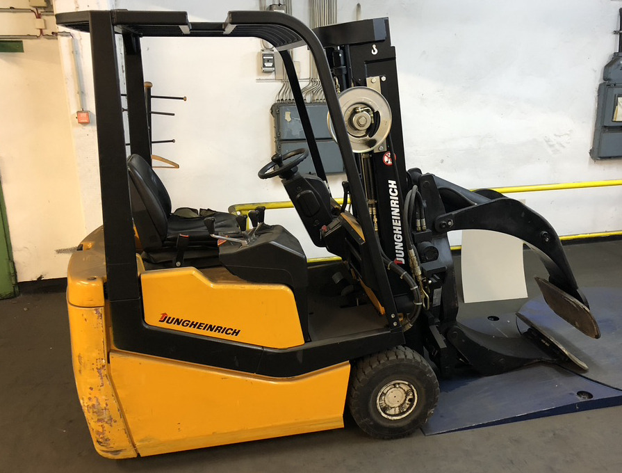 Three-wheel electric front loader Jungheinrich EFG DF 15 with duplex mast and Meyer roller clamp - Sähkötrukki: kuva Three-wheel electric front loader Jungheinrich EFG DF 15 with duplex mast and Meyer roller clamp - Sähkötrukki Three-wheel electric front loader Jungheinrich EFG DF 15 with duplex mast and Meyer roller clamp - Sähkötrukki: kuva Three-wheel electric front loader Jungheinrich EFG DF 15 with duplex mast and Meyer roller clamp - Sähkötrukki