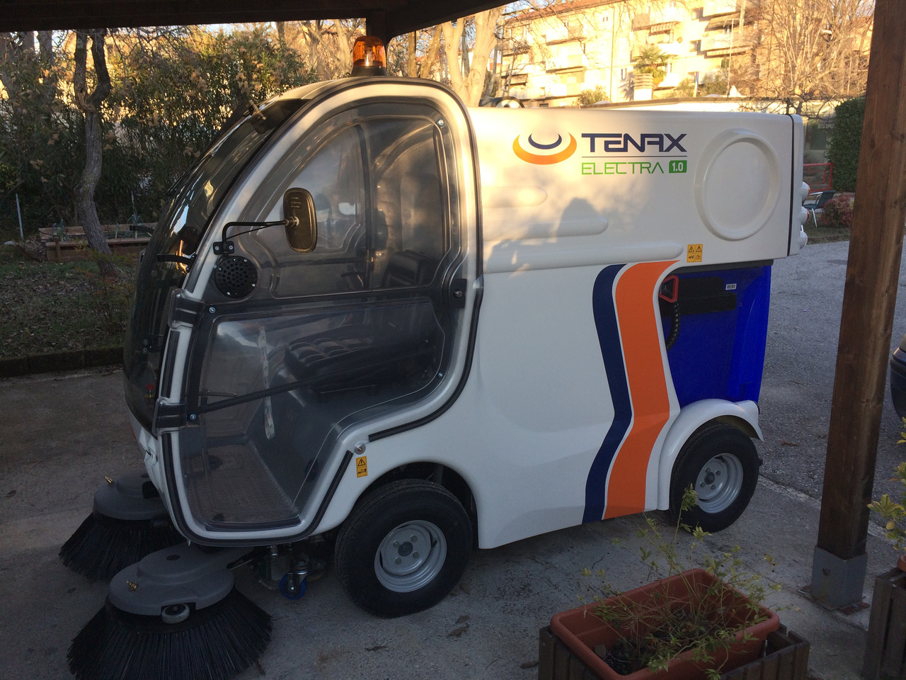 TENAX 1.0 ELECTRA - Lakaisuauto: kuva TENAX 1.0 ELECTRA - Lakaisuauto TENAX 1.0 ELECTRA - Lakaisuauto: kuva TENAX 1.0 ELECTRA - Lakaisuauto