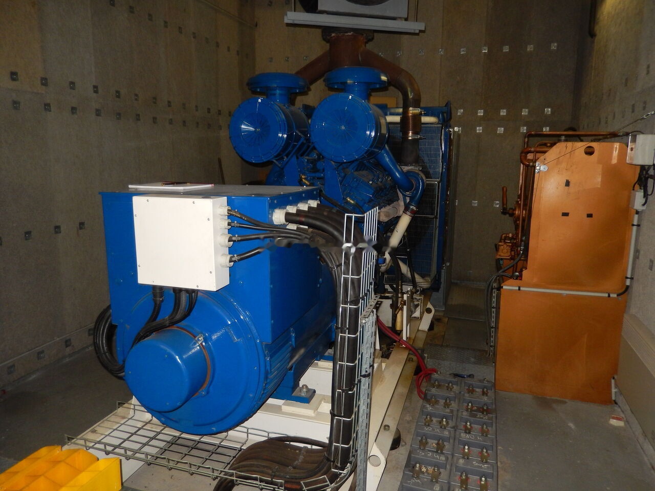 Perkins 630 kVa 3012TAG3 - Sähkögeneraattori: kuva Perkins 630 kVa 3012TAG3 - Sähkögeneraattori Perkins 630 kVa 3012TAG3 - Sähkögeneraattori: kuva Perkins 630 kVa 3012TAG3 - Sähkögeneraattori