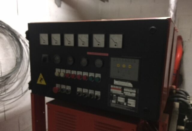 Renault 250 kVa - Sähkögeneraattori: kuva Renault 250 kVa - Sähkögeneraattori Renault 250 kVa - Sähkögeneraattori: kuva Renault 250 kVa - Sähkögeneraattori