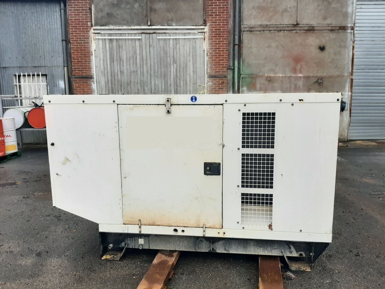 SDMO 80 kVa John Deere - Sähkögeneraattori: kuva SDMO 80 kVa John Deere - Sähkögeneraattori SDMO 80 kVa John Deere - Sähkögeneraattori: kuva SDMO 80 kVa John Deere - Sähkögeneraattori