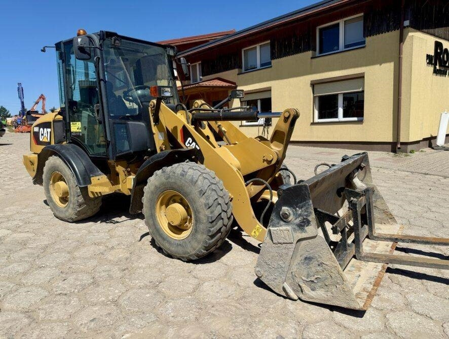 CAT 906H - Pyöräkuormaaja: kuva CAT 906H - Pyöräkuormaaja CAT 906H - Pyöräkuormaaja: kuva CAT 906H - Pyöräkuormaaja
