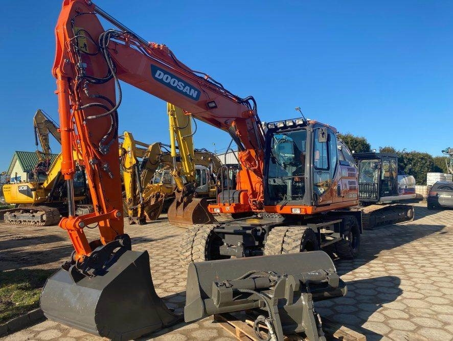 Doosan DX160W-3 - Pyöräalustainen kaivinkone: kuva Doosan DX160W-3 - Pyöräalustainen kaivinkone Doosan DX160W-3 - Pyöräalustainen kaivinkone: kuva Doosan DX160W-3 - Pyöräalustainen kaivinkone