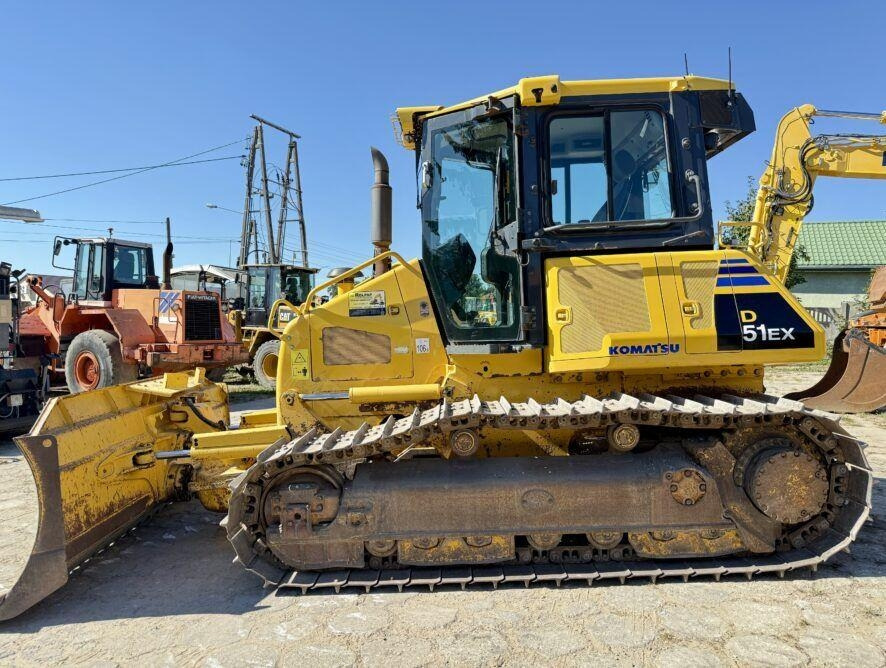 Komatsu D51EX-22 - Puskutraktori: kuva Komatsu D51EX-22 - Puskutraktori Komatsu D51EX-22 - Puskutraktori: kuva Komatsu D51EX-22 - Puskutraktori