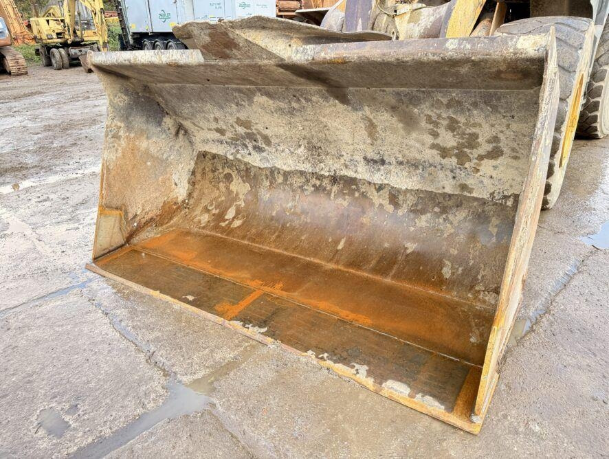 Liebherr L564 - Pyöräkuormaaja: kuva Liebherr L564 - Pyöräkuormaaja Liebherr L564 - Pyöräkuormaaja: kuva Liebherr L564 - Pyöräkuormaaja