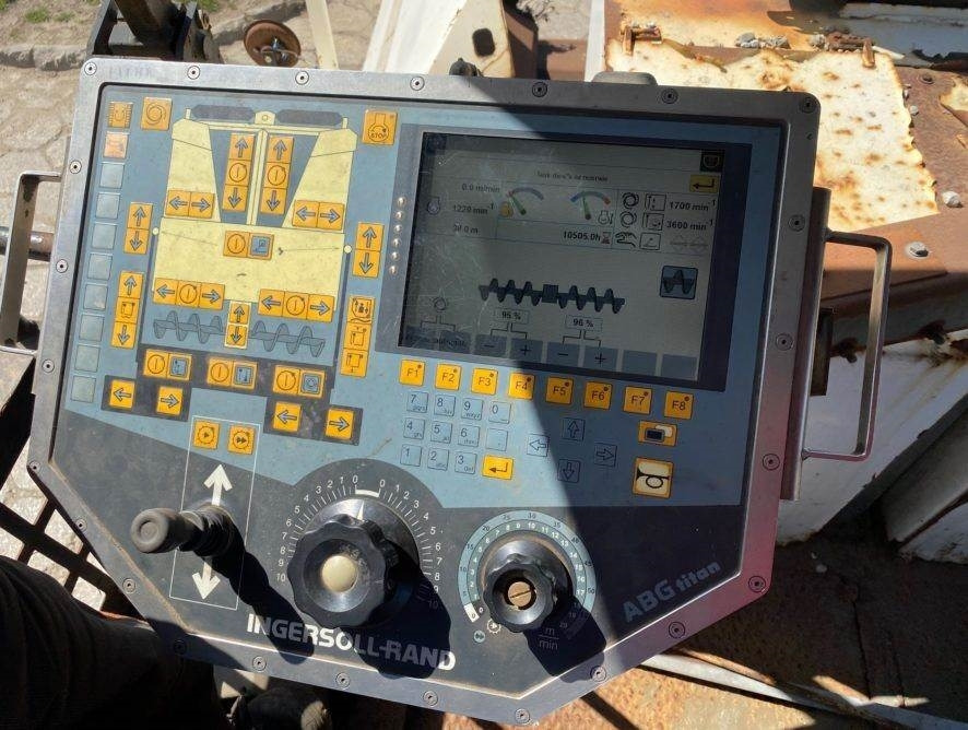 Asfalttilevittimet Volvo TITAN 6820: kuva Asfalttilevittimet Volvo TITAN 6820 Asfalttilevittimet Volvo TITAN 6820: kuva Asfalttilevittimet Volvo TITAN 6820