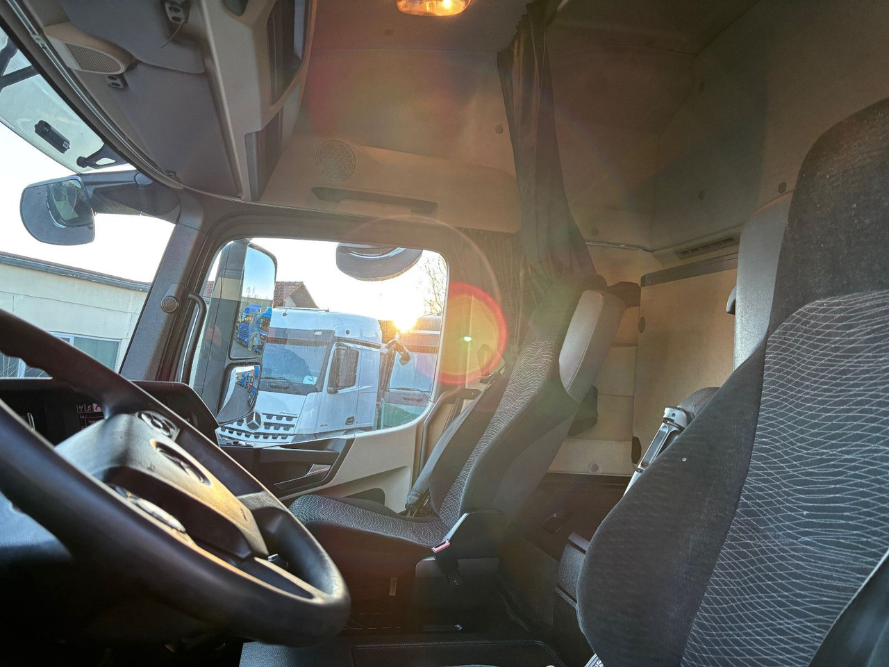 Vetopöytäauto Mercedes-Benz Actros 1843 1845: kuva Vetopöytäauto Mercedes-Benz Actros 1843 1845 Vetopöytäauto Mercedes-Benz Actros 1843 1845: kuva Vetopöytäauto Mercedes-Benz Actros 1843 1845