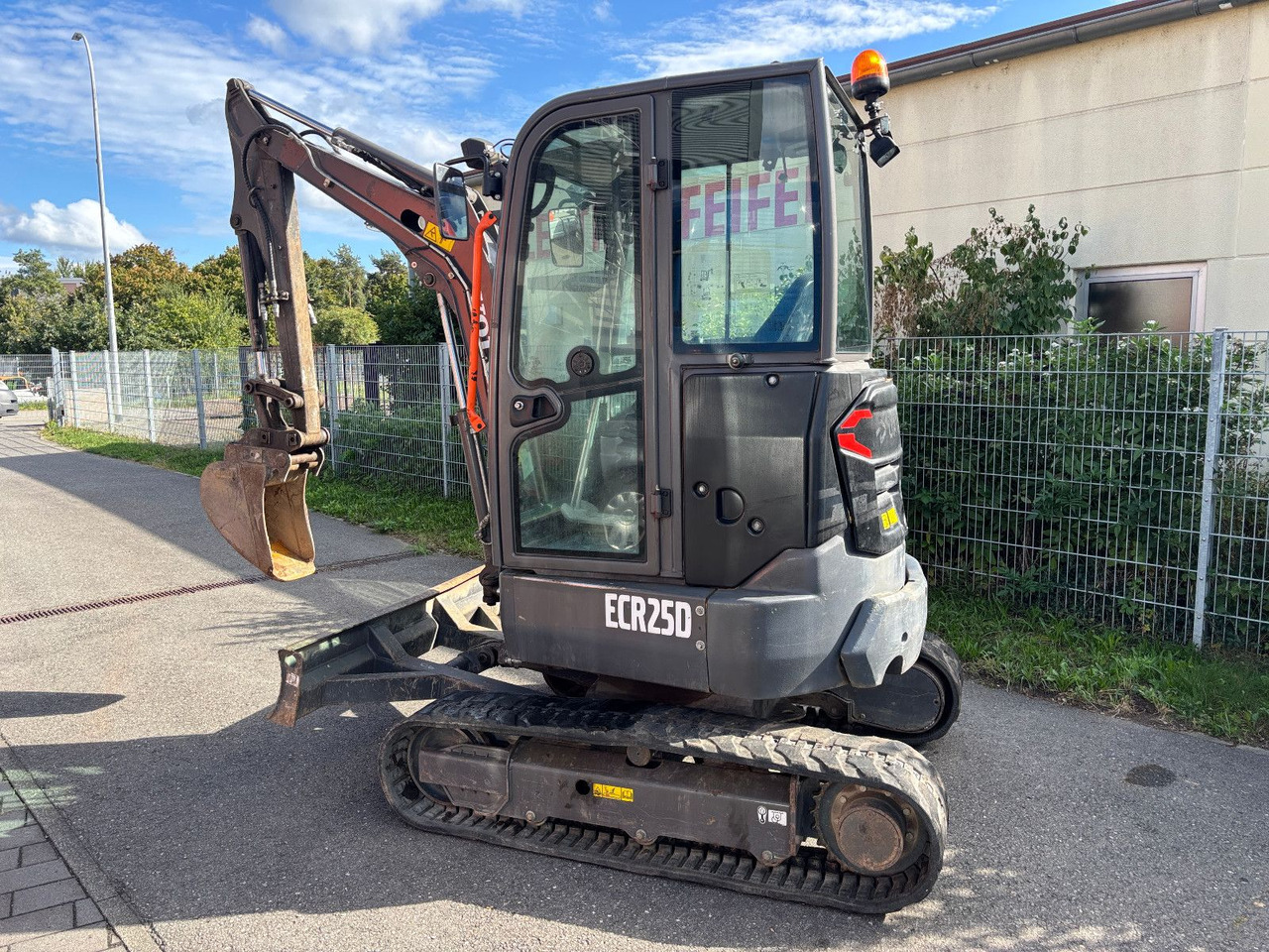 Volvo ECR 25 D - Minikuormaaja: kuva Volvo ECR 25 D - Minikuormaaja Volvo ECR 25 D - Minikuormaaja: kuva Volvo ECR 25 D - Minikuormaaja